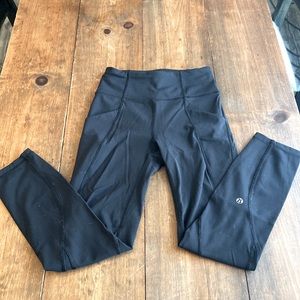 Lululemon size 2 22” black crops